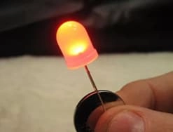 Мигающий светодиод от батарейки Мигающий светодиод от батарейки