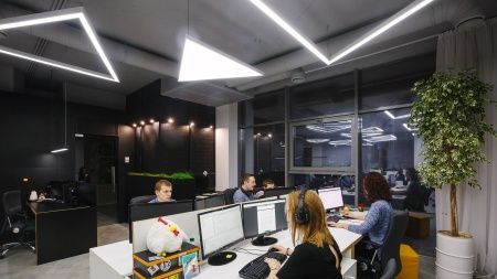 Подвесной светильник треугольный черный SILED TRIGON 500х430х100 (14 Вт) Подвесной светильник треугольный черный SILED TRIGON 500х430х100 (14 Вт)