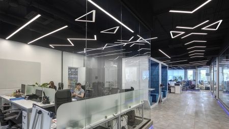 Подвесной профильный светильник треугольник белый SILED TRIGON-PROF 550х480х50х70 (39 Вт) Подвесной профильный светильник треугольник белый SILED TRIGON-PROF 550х480х50х70 (39 Вт)